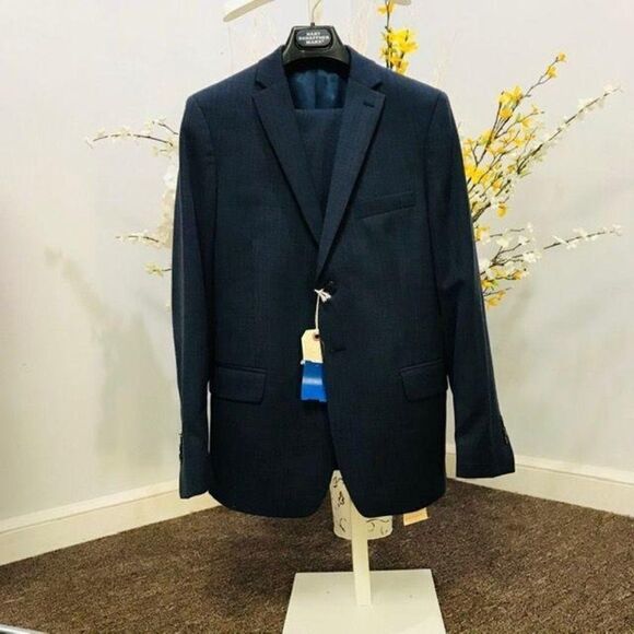 Hart Schaffner Marx wool suit, Boys size 17, EUC.